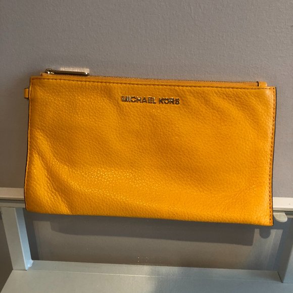 Stylish Clutch - Perfect For a Night Out! - Picture 1 of 2